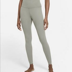 Nike Yoga Luxe Leggings